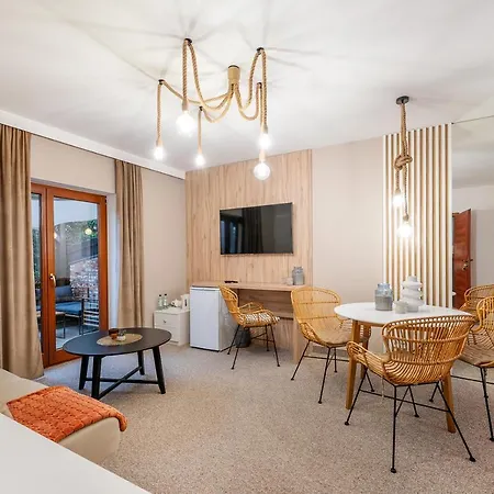 Akacjowa Zatoka - Pokoje I Apartamenty Mielenko Esterno foto