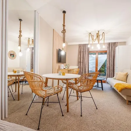 Akacjowa Zatoka - Pokoje I Apartamenty Mielenko Esterno foto