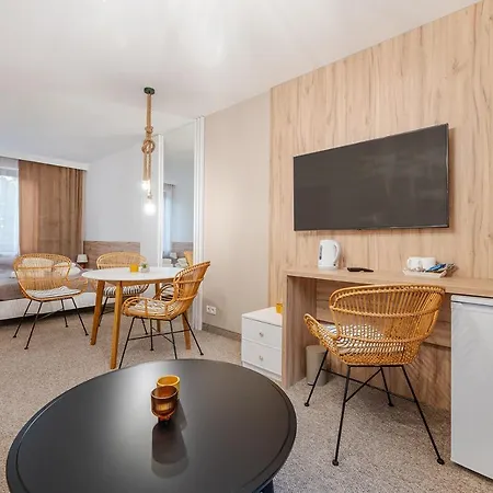 Akacjowa Zatoka - Pokoje I Apartamenty Mielenko Esterno foto