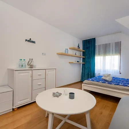 Akacjowa Zatoka - Pokoje I Apartamenty Mielenko Esterno foto